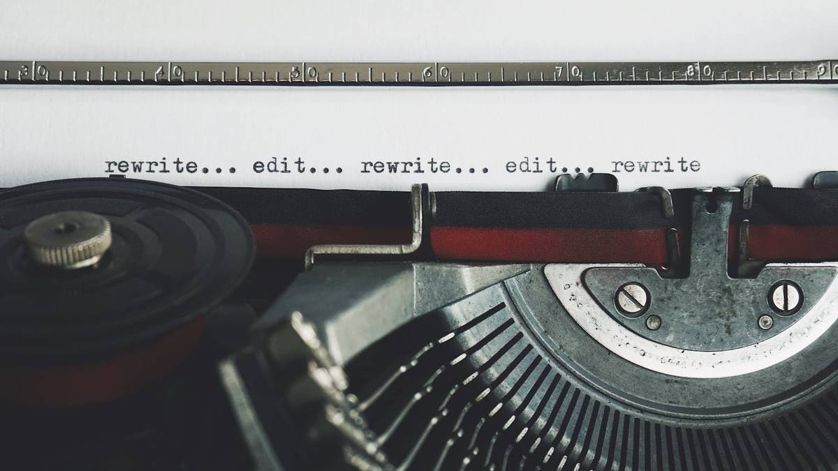 Rewrite Edit Text on a Typewriter, Niche Edit