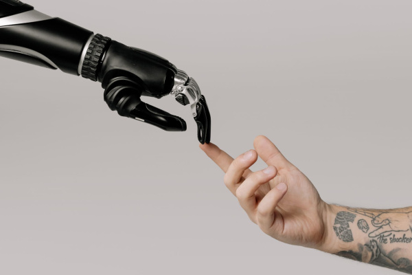 How AI Copywriting Tools Are Reshaping Modern Marketing Agencies in 2026 (Without Replacing Human Creativity)
